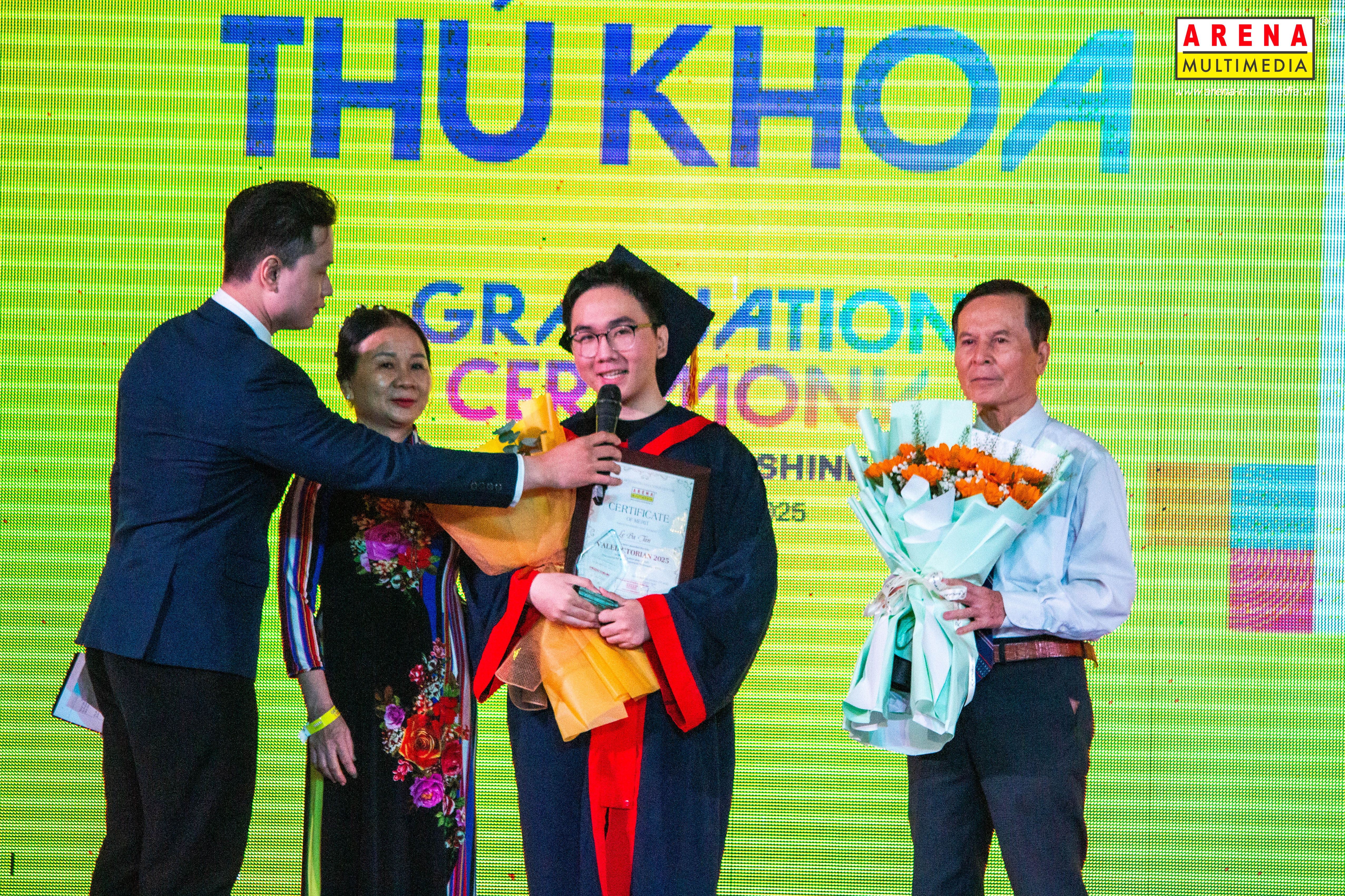 Lễ tốt nghiệp 2025 - DESIGNED TO SHINE: Cùng nhìn lại một chặng đường rực rỡ Lễ tốt nghiệp 2025 - DESIGNED TO SHINE: Cùng nhìn lại một chặng đường rực rỡ