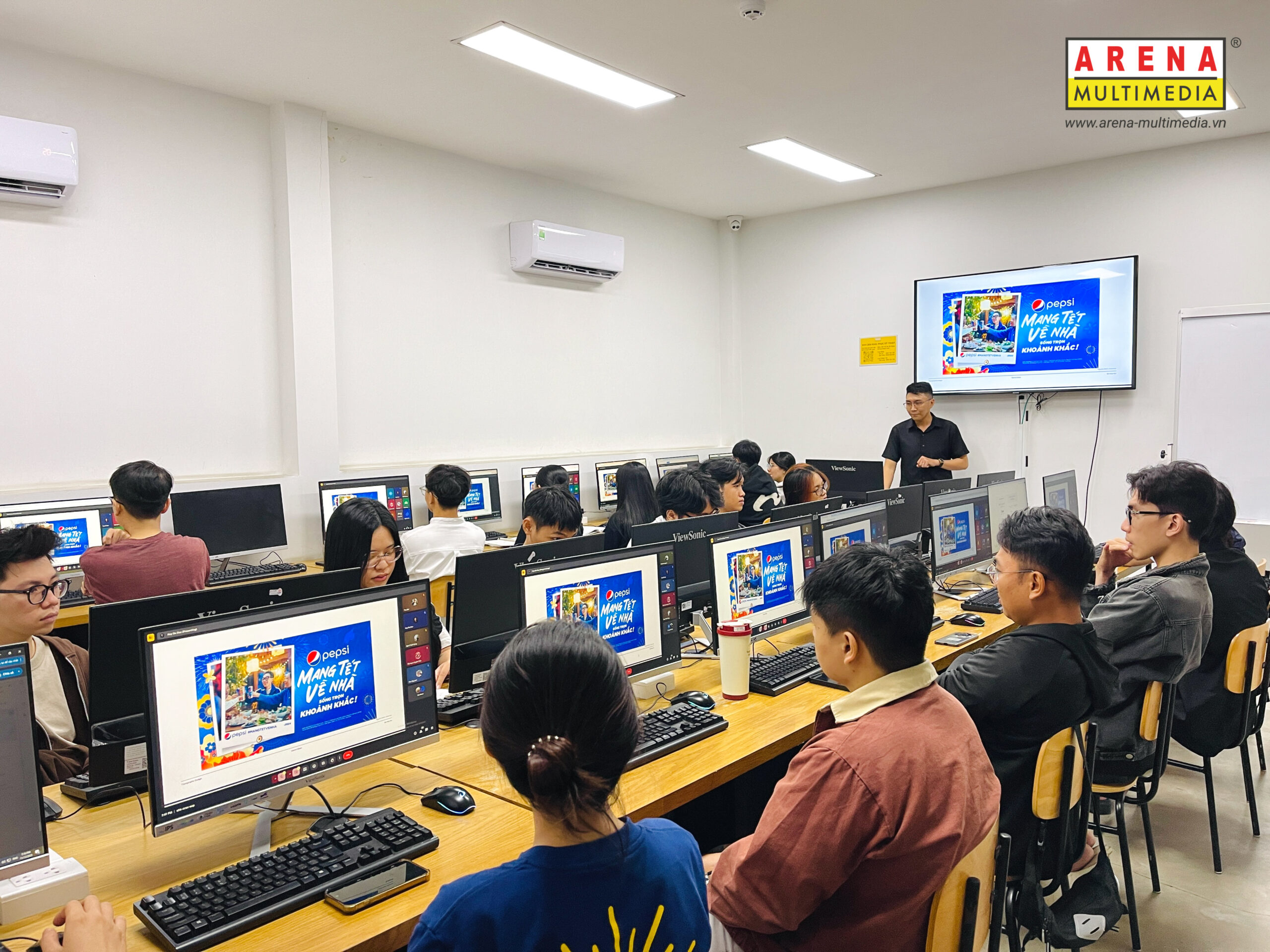 Giải mã nghệ thuật kể chuyện qua con chữ - Hành trình 3 buổi khám phá Typography cùng thầy Huy Đỗ tại Demo Class 