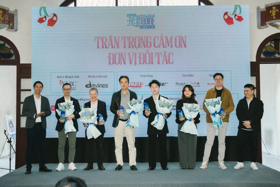 Show It NOW 2025 khép lại với triển lãm “RE:IMAGINE - Vì một Việt Nam tươi đẹp hơn” tại Trung tâm Văn hóa Nghệ thuật - 22 Hàng Buồm Show It NOW 2025 khép lại với triển lãm “RE:IMAGINE - Vì một Việt Nam tươi đẹp hơn” tại Trung tâm Văn hóa Nghệ thuật - 22 Hàng Buồm