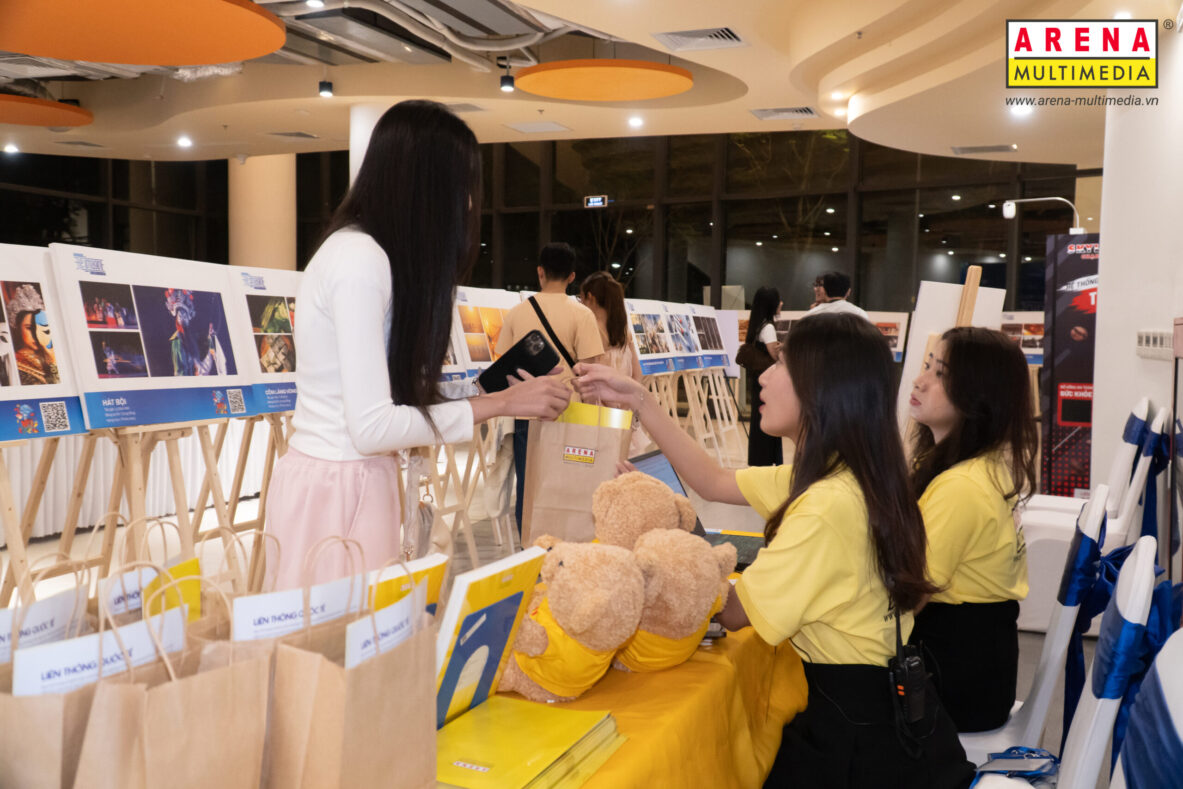Toàn cảnh triển lãm Show It NOW 2025: Nơi tác phẩm tỏa sáng và cộng đồng gắn kết Toàn cảnh triển lãm Show It NOW 2025: Nơi tác phẩm tỏa sáng và cộng đồng gắn kết