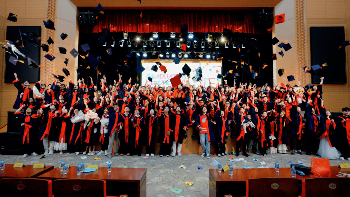 Arena Graduation Ceremony 2025 - “Beyond The Break”: Khi mọi kết thúc đều mang hình hài của sự khởi đầu Arena Graduation Ceremony 2025 - “Beyond The Break”: Khi mọi kết thúc đều mang hình hài của sự khởi đầu