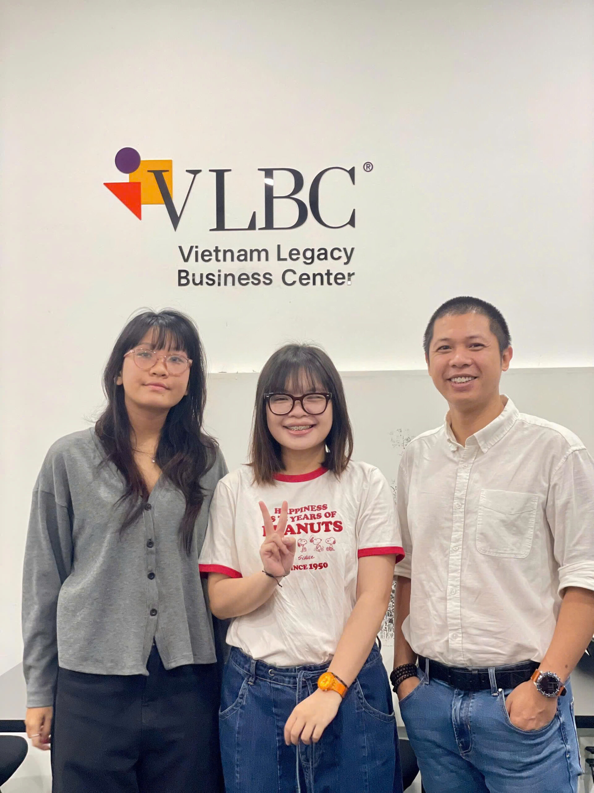 Hiện thực hóa cam kết tại Show It NOW: VLBC mua bản quyền đồ án “Kinh! LôTô Show” của học viên Arena Multimedia để phát triển thương mại Hiện thực hóa cam kết tại Show It NOW: VLBC mua bản quyền đồ án “Kinh! LôTô Show” của học viên Arena Multimedia để phát triển thương mại