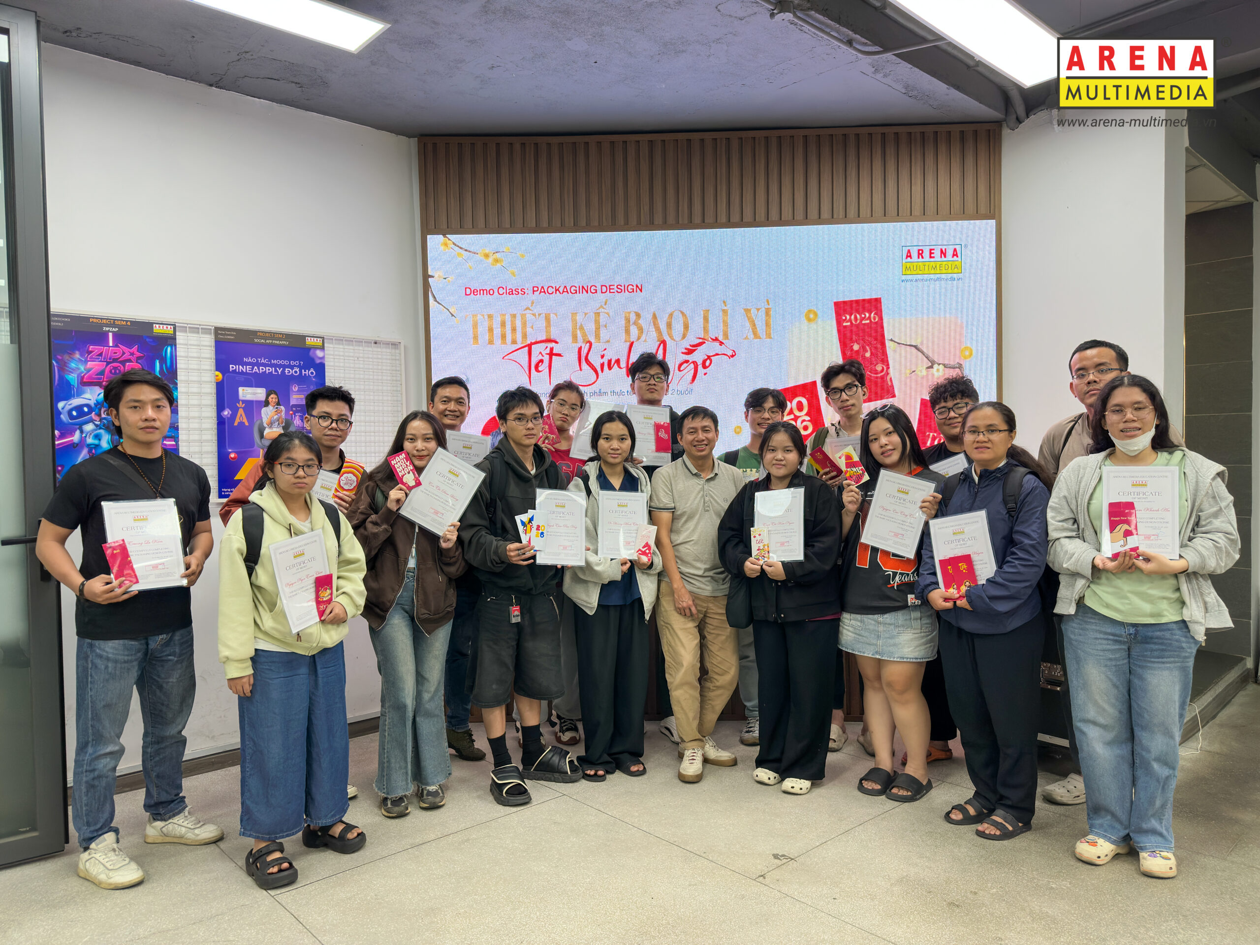 Trải nghiệm thiết kế bao lì xì từ ý tưởng văn hóa đến sản phẩm ứng dụng trong Demo Class “Packaging Design – Thiết kế bao lì xì Tết Bính Ngọ” Trải nghiệm thiết kế bao lì xì từ ý tưởng văn hóa đến sản phẩm ứng dụng trong Demo Class “Packaging Design – Thiết kế bao lì xì Tết Bính Ngọ”