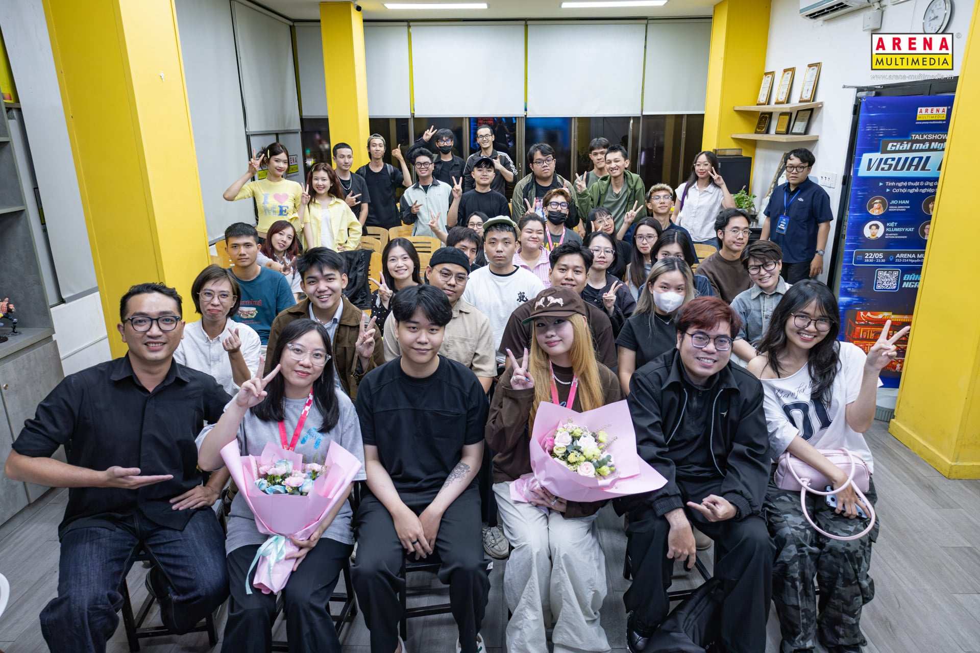 Góc nhìn thực tế về Visual LED và những câu chuyện nghề phía sau ánh đèn sân khấu tại Talkshow "Giải mã nghề HOT - Visual LED" Góc nhìn thực tế về Visual LED và những câu chuyện nghề phía sau ánh đèn sân khấu tại Talkshow "Giải mã nghề HOT - Visual LED"