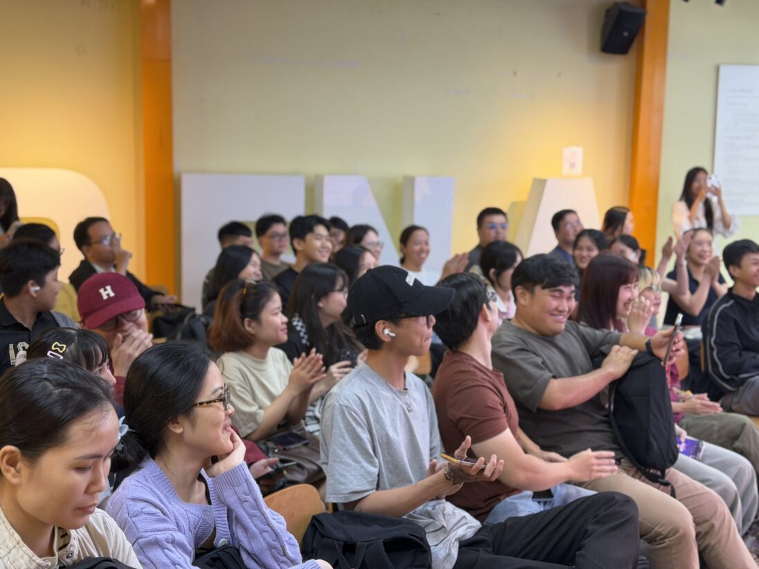 Học viên Arena Multimedia lần đầu tiếp cận và trải nghiệm tính năng làm video AI từ CapCut, bỏ túi thêm kỹ năng trong hành trình sáng tạo Học viên Arena Multimedia lần đầu tiếp cận và trải nghiệm tính năng làm video AI từ CapCut, bỏ túi thêm kỹ năng trong hành trình sáng tạo
