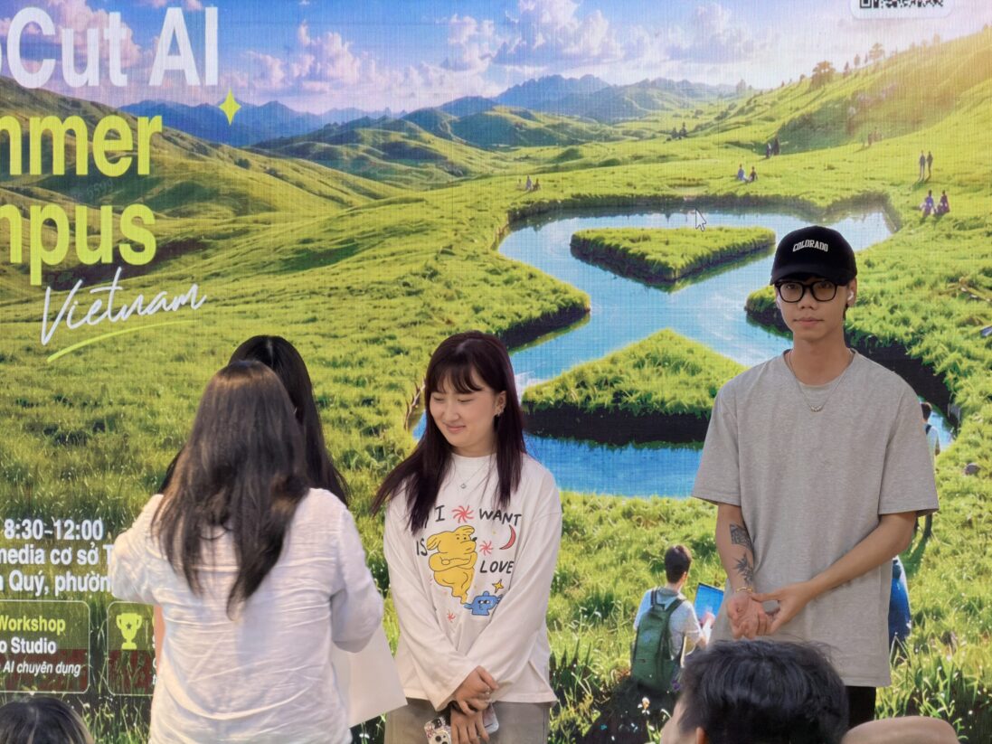 Học viên Arena Multimedia lần đầu tiếp cận và trải nghiệm tính năng làm video AI từ CapCut, bỏ túi thêm kỹ năng trong hành trình sáng tạo Học viên Arena Multimedia lần đầu tiếp cận và trải nghiệm tính năng làm video AI từ CapCut, bỏ túi thêm kỹ năng trong hành trình sáng tạo