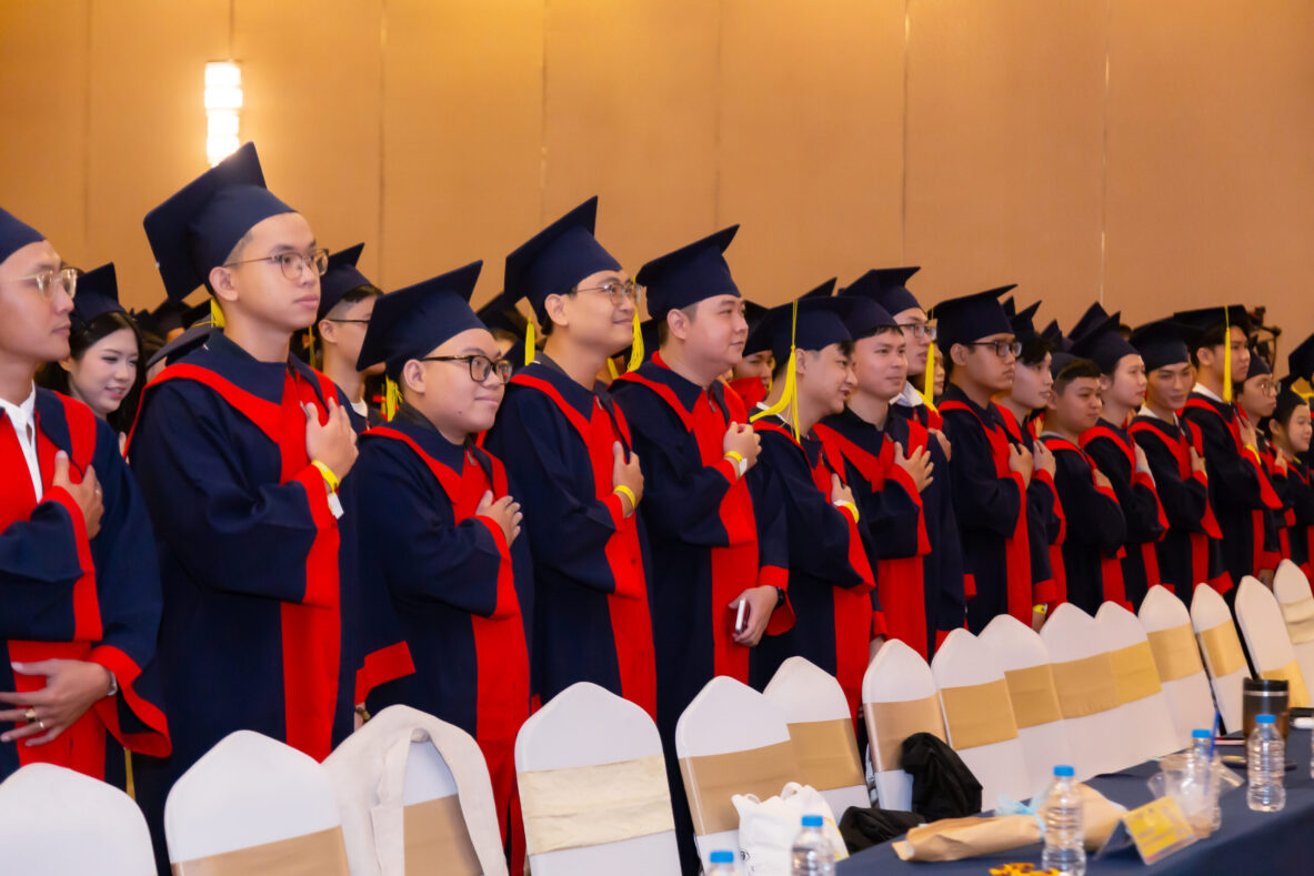 Lễ tốt nghiệp 2026: Vinh danh 673 tân khoa, sẵn sàng tỏa sáng trên hành trình mới Lễ tốt nghiệp 2026: Vinh danh 673 tân khoa, sẵn sàng tỏa sáng trên hành trình mới