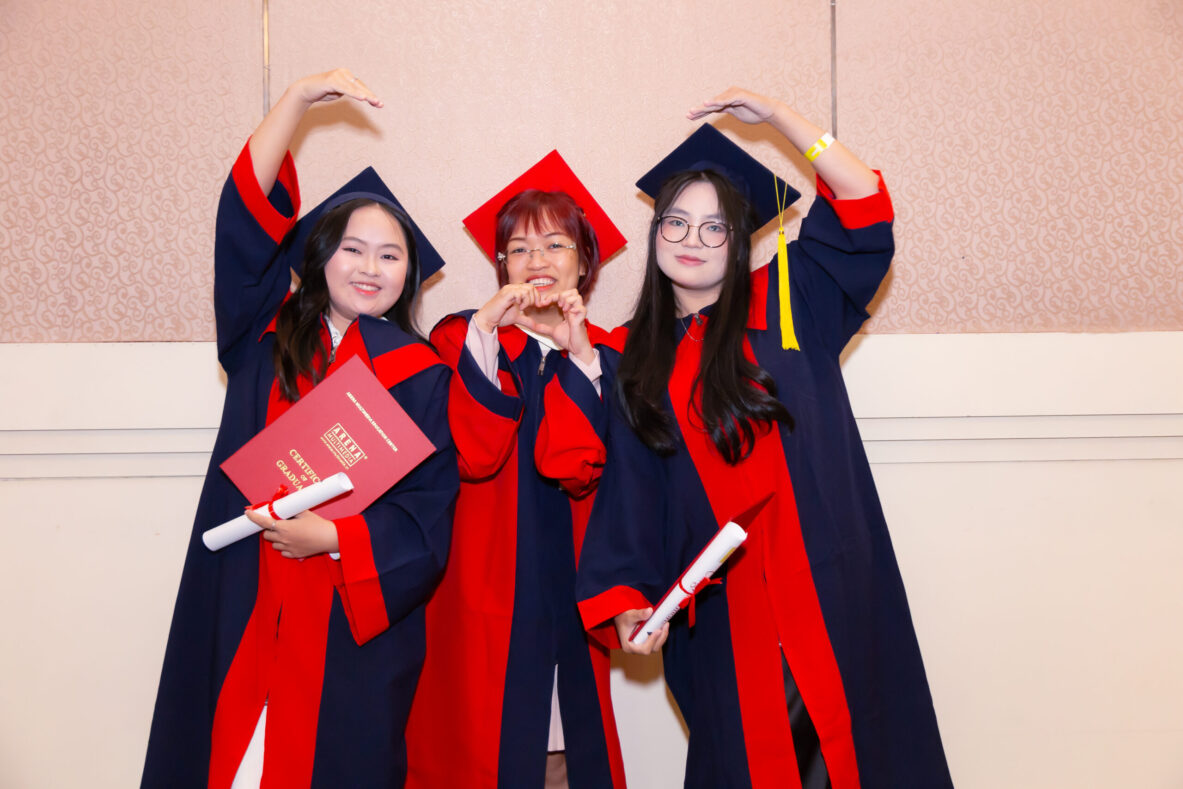 Lễ tốt nghiệp 2026: Vinh danh 673 tân khoa, sẵn sàng tỏa sáng trên hành trình mới Lễ tốt nghiệp 2026: Vinh danh 673 tân khoa, sẵn sàng tỏa sáng trên hành trình mới