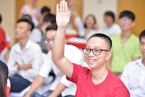 thiet-ke-my-thuat-da-phuong-tien-nghe-khong-gian-han-cho-ban-tre-viet-4
